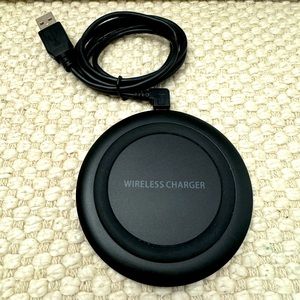 Yootech Ultra Slim Wireless Charging Pad RC100 in Black, Tested & Working.